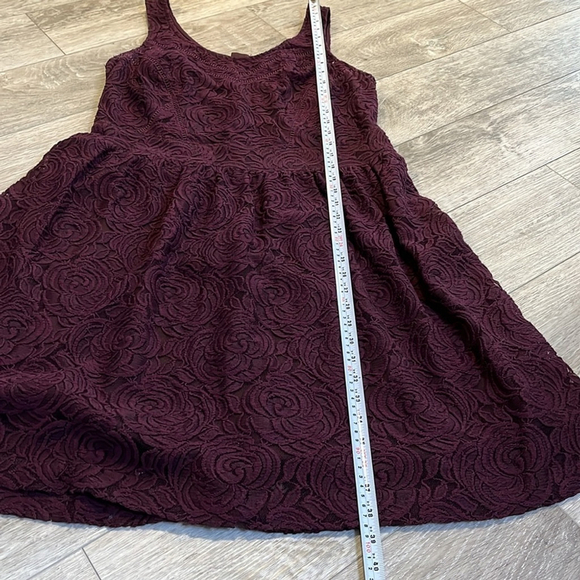 VINTAGE Sleeveless Lace Dress, Rose Motif, Burgundy Wine Merlot Plum, Size 12-14 - Picture 12 of 14